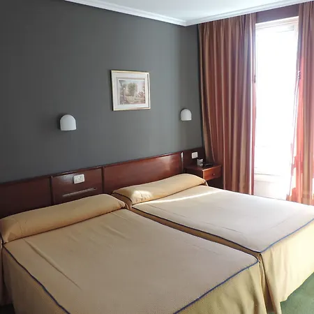 フンケラ ホテル 3*